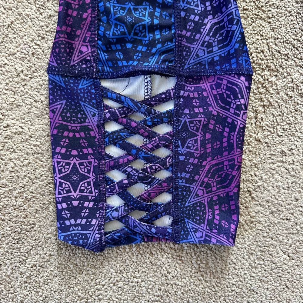 Colorful Patterned Yoga Capris - Picture 4 of 6